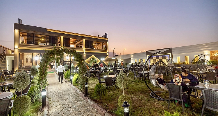 Karaköprü'de Ailelerin Güvenle Tercih Ettiği Mekân: Laroz Lounge