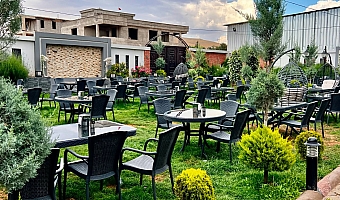 Karaköprü'de Açık Havada Kahve ve Nargile Keyfinin Yeni Adresi: Laroz Lounge